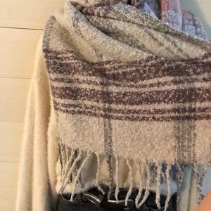 Urban Outfitters Accessories - {uo} chunky blanket scarf Urban Outfitters Accessories - {uo} chunky blanket scarf